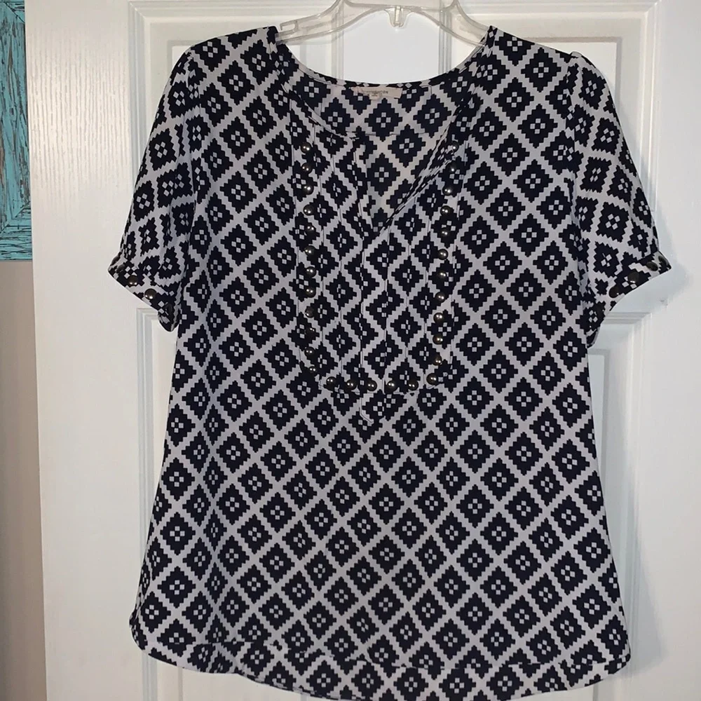 V neck short sleeve top - Picture 1 of 3